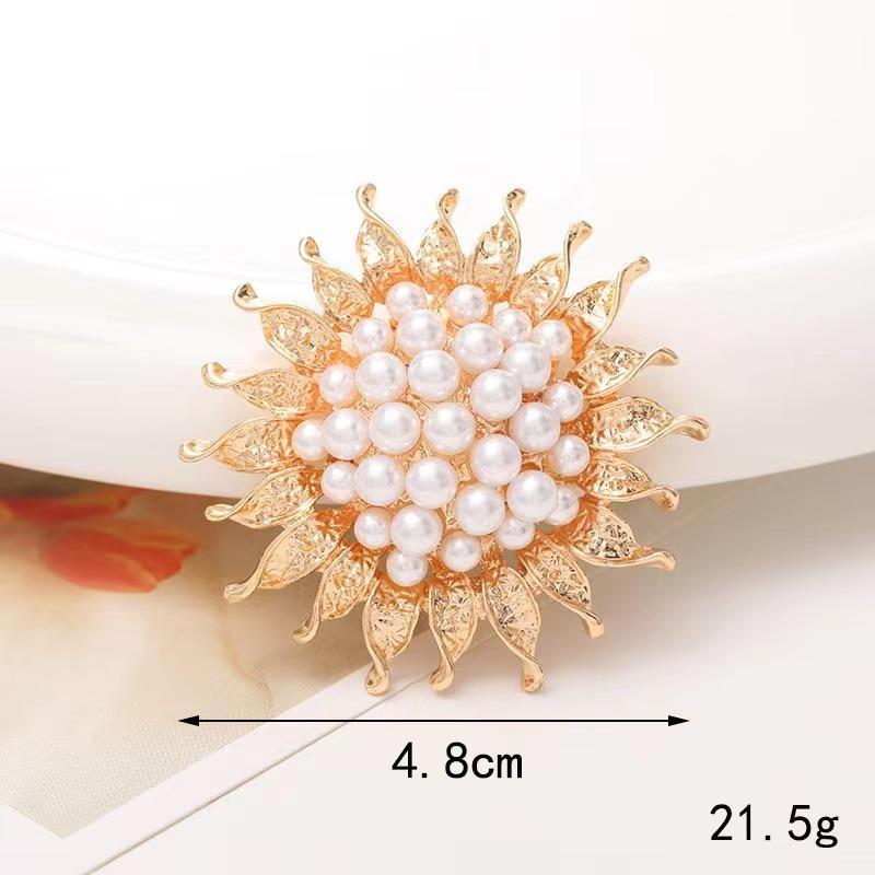 Brooch High-End Sense Niche High-End Women'S Silk Scarf Buckle Alloy Corsage Small Fragrant Wind Pearl Rhinestone High-End