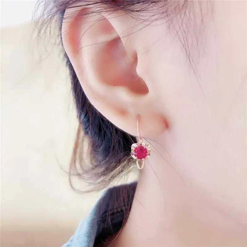 Изысканные серьги для вечеринки Маленькие милые серьги-цветы из красного кристалла для женщин Циркониевые подвески Покрытие из меди розовым золотом Циркон