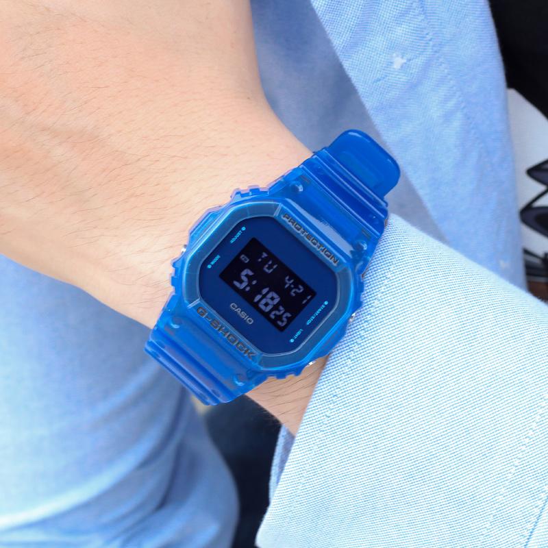 Casio G-Shock Сотрудничество с Absolut Ограниченная серия Летние Полупрозрачные Кварцевый механизм Ремешок из каучука Часы Мужские Часы Черные DW-5600SB-2PRABS