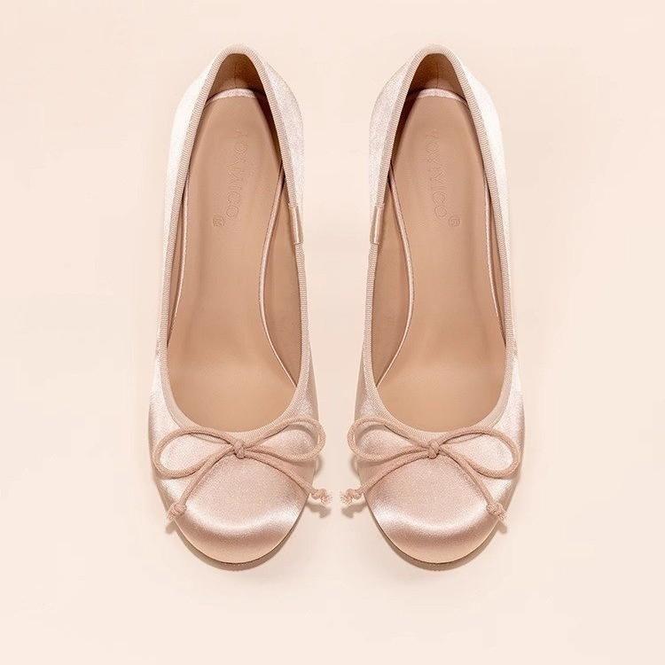 Французский новый темперамент 2025 балетная поверхность атласный стиль бант одна педаль одиночные туфли шпильки высокие каблуки женские круглая голова