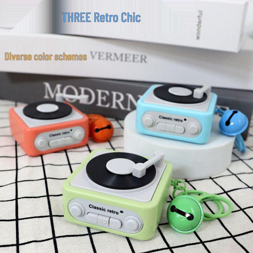 Retro Gramophone Keychain with Music Box - Creative and Fun Gift