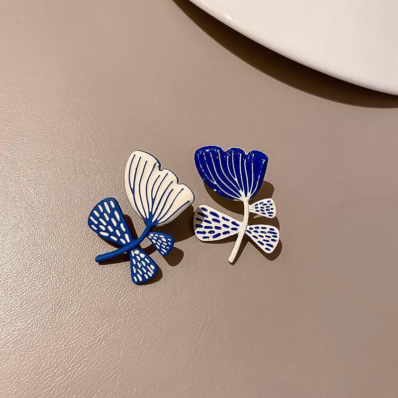 Модные Сине-Белые Асимметричные Серьги-Цветы Ins С Простым и Высококлассным Дизайном Персонализированные Серьги Аксессуары