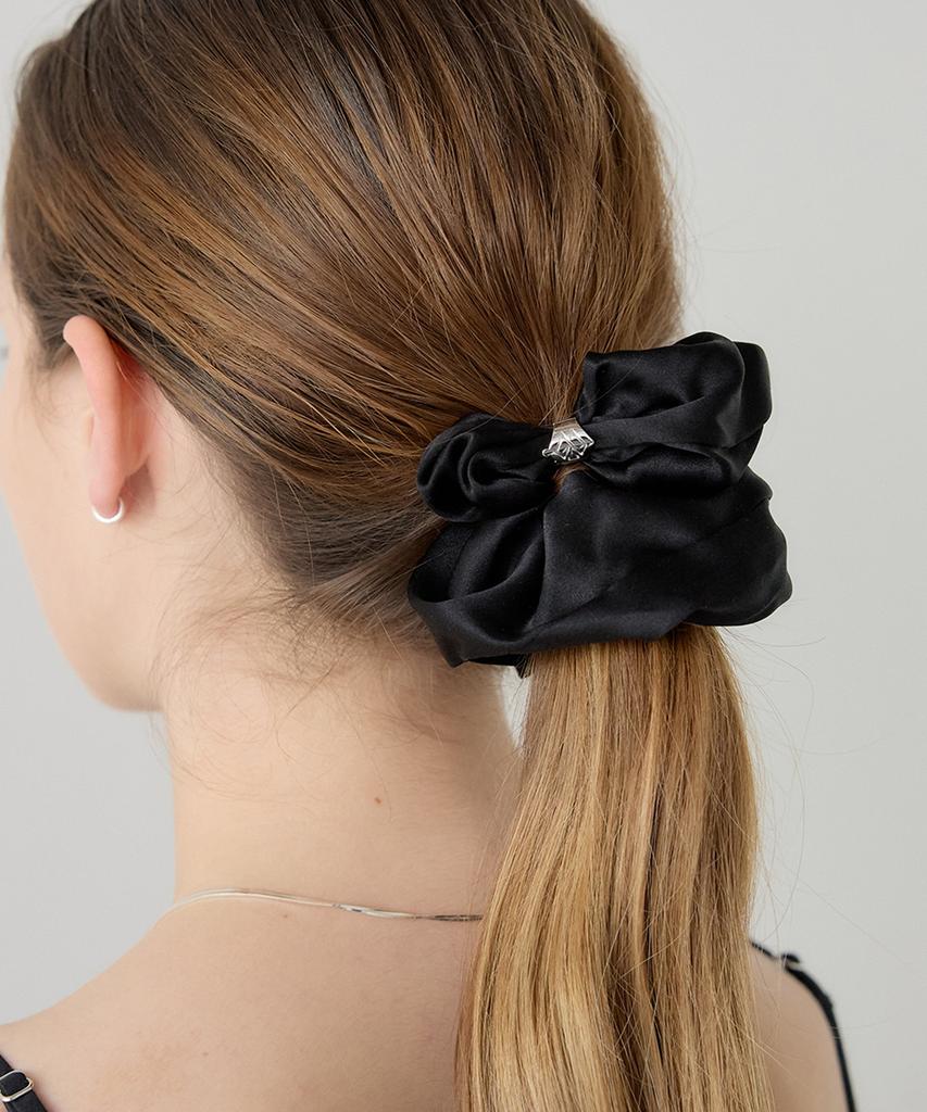 Шелковый scrunchie Aphrose с логотипом в рамке (черный)