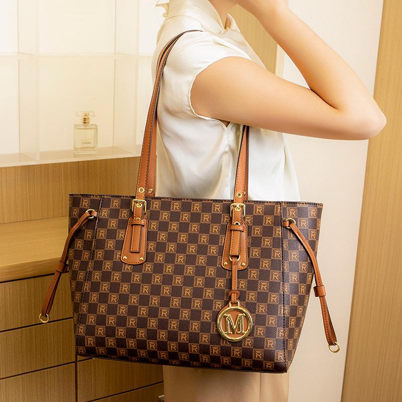 Light Luxury French Large Capacity Women's Tote Bag Business Commuter Checkerboard Shoulder Bag Retro Trendy Set Up Bag