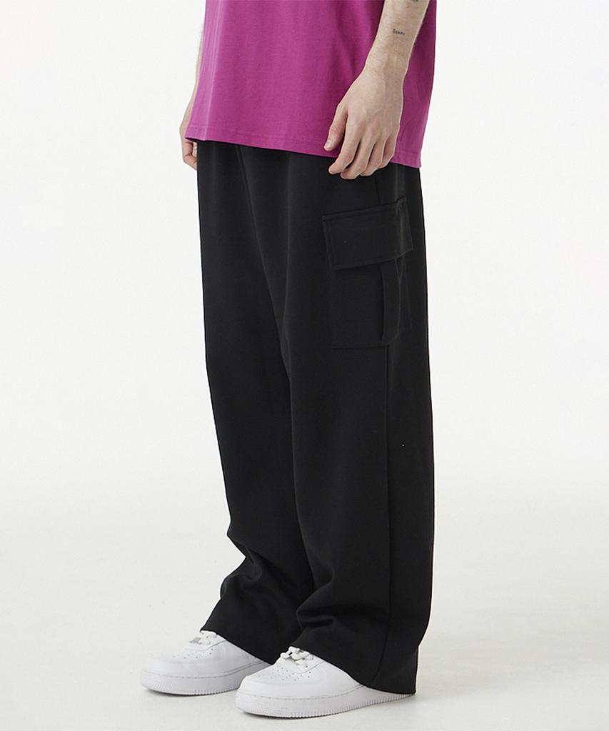URBANAGE Single-Pleat Wide Cargo Sweatpants_Black