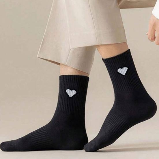 5 Pairs Men Love Heart Socks Casual Ribbed Crew Socks with Black White Hearts Breathable Sweat-Absorbent Athletic Socks for Sports Running