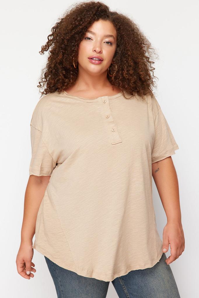 Женская трикотажная футболка в стиле бойфренда больших размеров с зеленой пуговицей и деталью