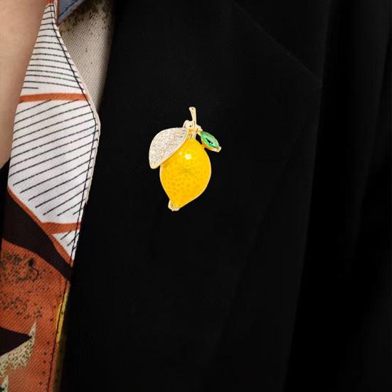 Women Brooch Sparkling Rhinestones Small Lemon Shape Lapel Pin Suits Coats Bags Scarves Badge Versatile Accessory