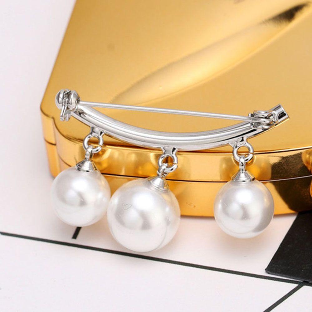 Simple Fashion Anti Slip Korean Enamel Pin Wearing Simulated Pearl Brooch Cardigan