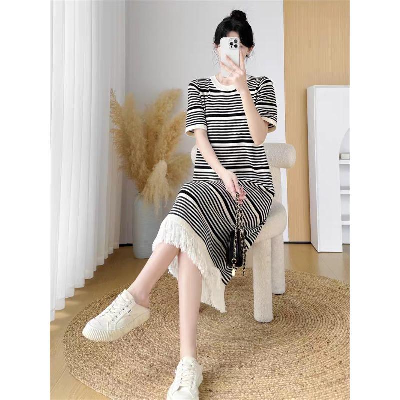 Ленивое полосатое вязаное платье для женщин, летнее новое свободное повседневное платье средней длины с коротким рукавом для женщин