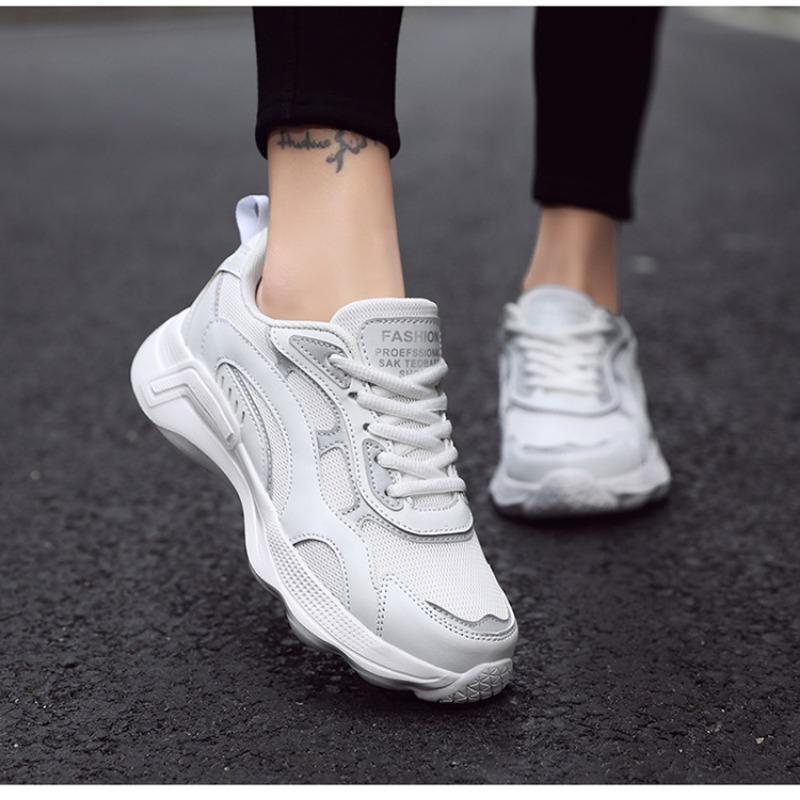 Весенняя сетчатая женская обувь Новая повседневная обувь на мягкой подошве Дышащая спортивная обувь Кроссовки для бега Кроссовки для джоггинга и путешествий