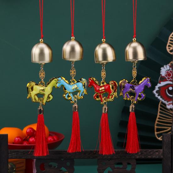 Кулон Лошадь на Китайский Новый год 2026 Фэн-шуй Амулет Зодиакального животного Подвесное украшение с кисточкой и колокольчиком для Удачи Богатства Успеха Дом Магазин Дверь Окно