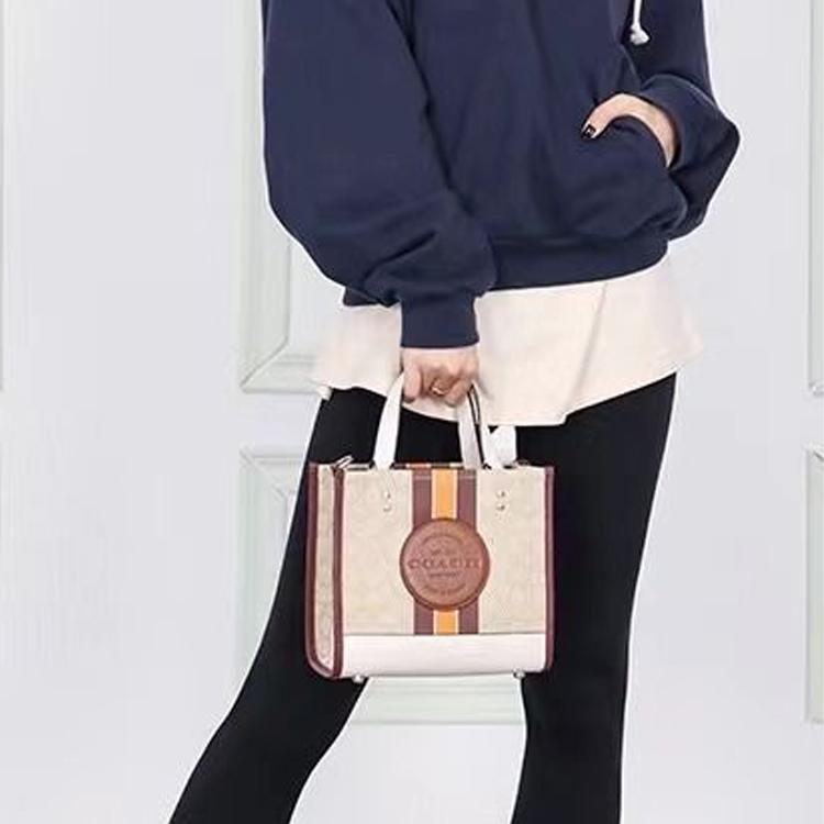 Coach Сумка-тоут Dempsey 22 Classic Monogram Logo Label Застежка на кнопке Холст и Кожа Женская Tote Светло-хаки Бордовый C7083-IMTJ9