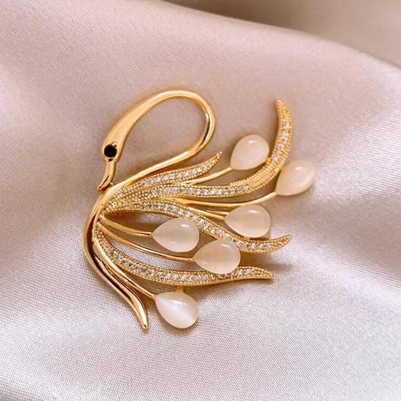 Luxury Cat Eye Stone Swan Brooch Personality Exquisite Animal Pins High-Grade Coat Corsage Accessories