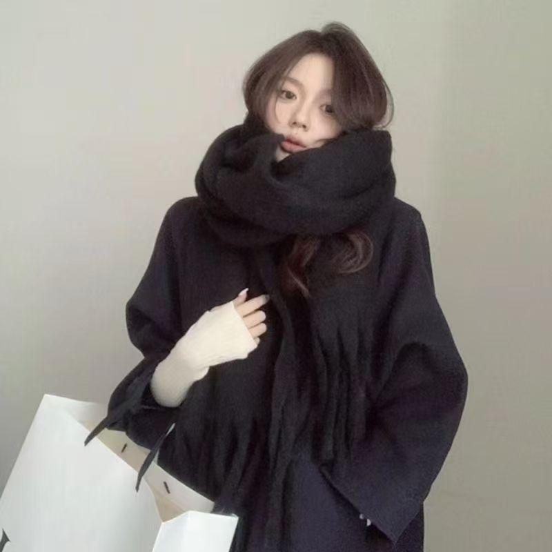 A new scarf in winter solid color, a soft waxy warm shawl in autumn, and a thickened student couple scarf.