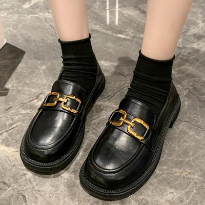 Мода 2024 года, женская зимняя обувь нового стиля с круглым носком, однотонная, с металлическим декором, с низким верхом