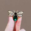 Korean Fashion Temperament Green Crystal Bee Brooch Feeling Suit Cardigan Corsage Accessories Anti-Light Pin Women