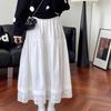 Белая кружевная эластичная юбка-полуюбка из кружева для женщин на весну и лето. Высокая талия и спадающие линии, утягивающая юбка средней длины.