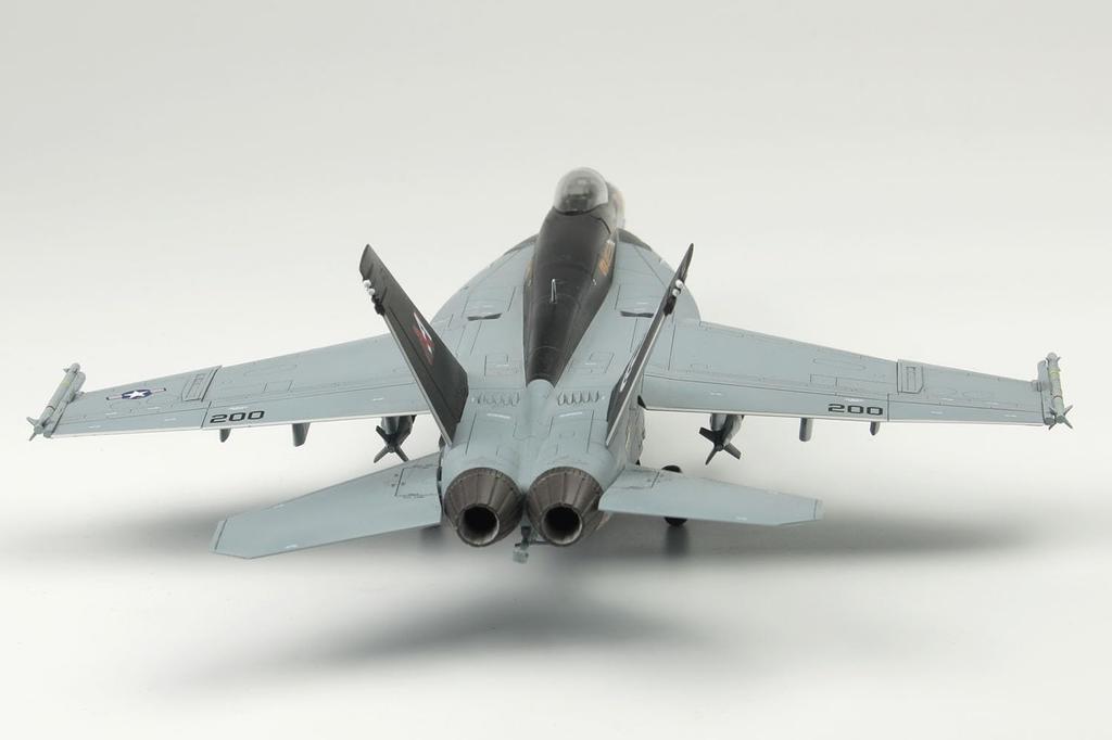 PLATZ Американский палубный истребитель Super Hornet Sunliners пластиковая модель 1/72 F/A-18E VFA-81 AE-34