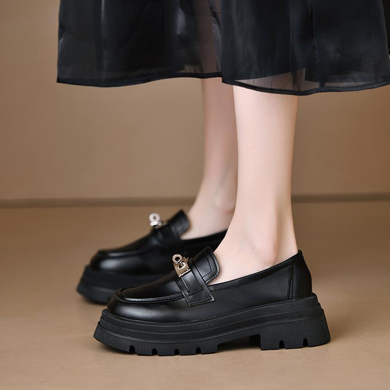 Заблокировать Британский стиль маленькие кожаные туфли женские весна-лето 2025 новые одинарные туфли на платформе увеличение высоты простые повседневные мокасины женские