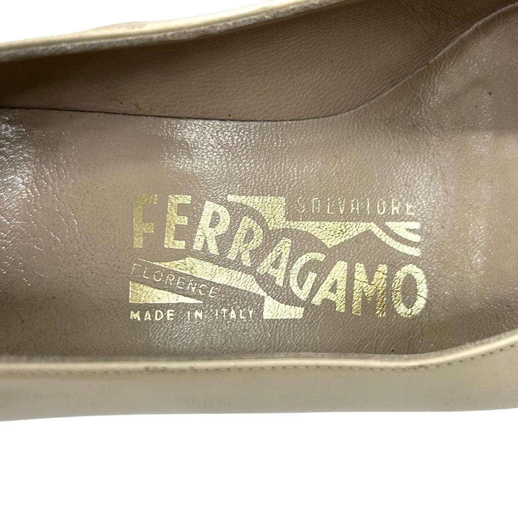 Used Salvatore Ferragamo Pumps Valapumps Beige/black Leather Women