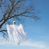 Dekoracja ozdoba halloween zjawa upiór duch szkielet wiszący biały 75 cm