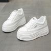 Маленькие универсальные супер огонь маффины подошва повседневные кеды женские весна и осень 2025 новые супер толстая подошва увеличивающие рост маленькие белые туфли