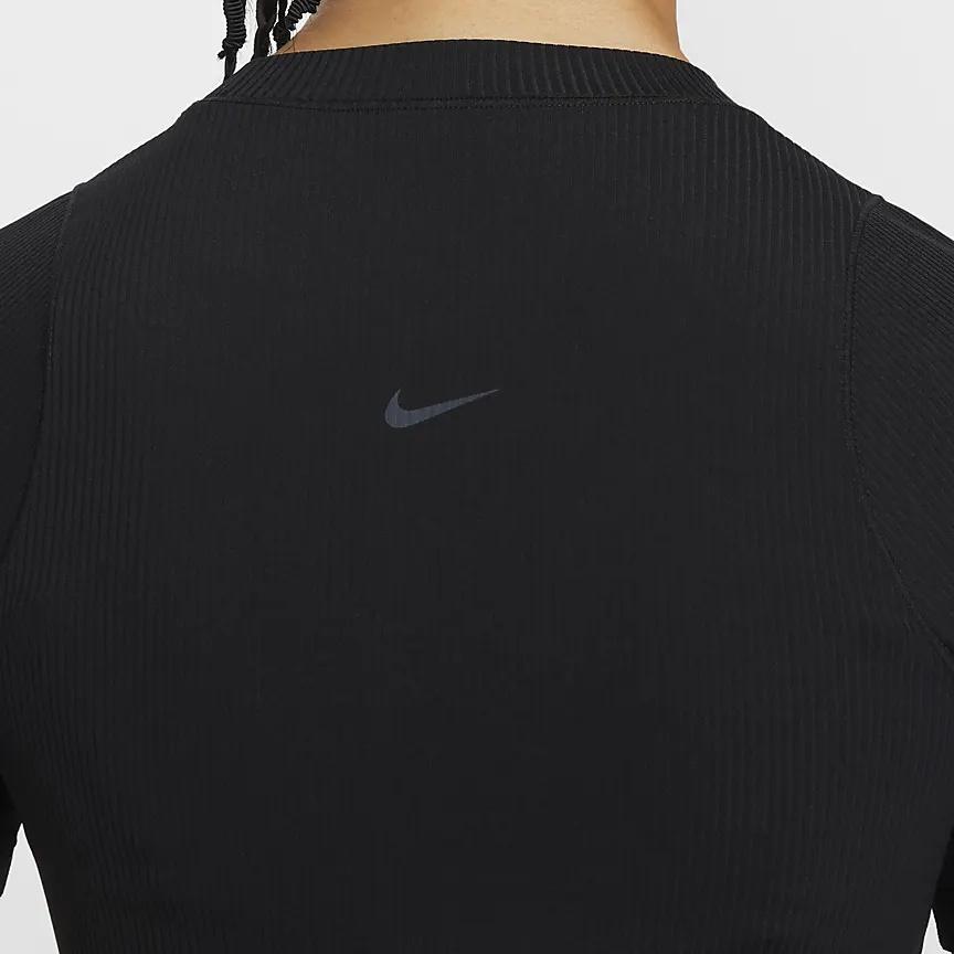 Nike Crop Tops Women's Black Crew Neck Moderate HF2773-010