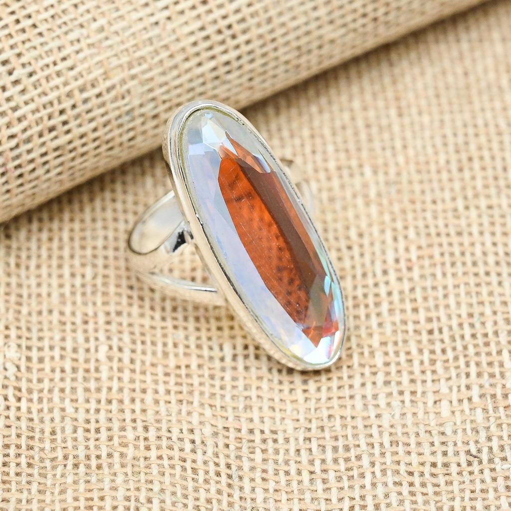 Кольцо из стерлингового серебра 925 пробы с радужным мистическим топазом. Изящное ювелирное изделие. Подарочное кольцо ручной работы с драгоценным камнем.