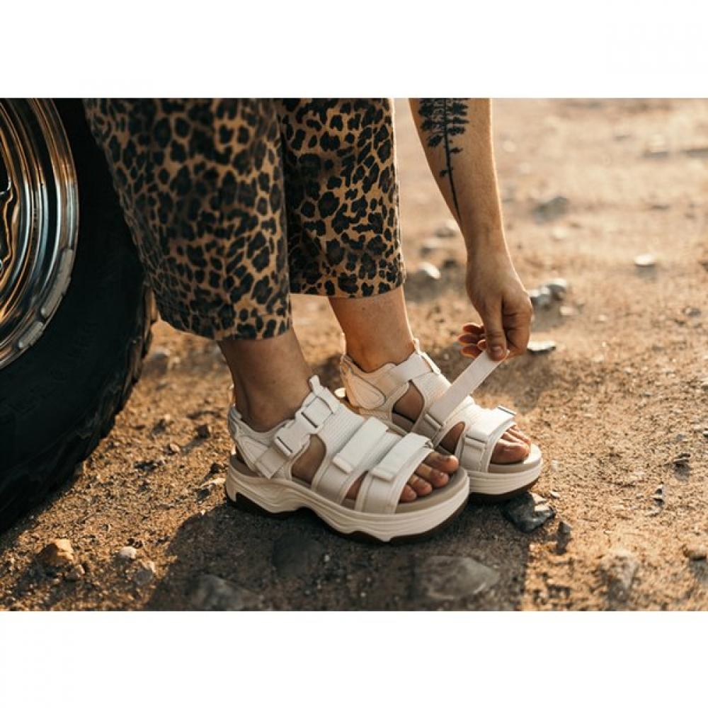 Teva Women Height Increasing Foot Protection Sandals Hurricane Amplifo Stvf25145