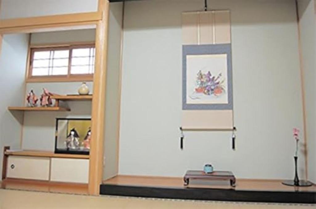 Металлические изделия Фукуи Для подвешивания и опускания подвесных свитков, находящихся вне досяга Вырез для стрелы 1000 мм Черный бамбук 7005