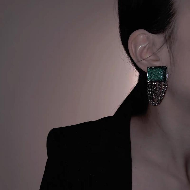 Трендовые клетчатые мозаичные серьги Осень/Зима 2025 для женщин