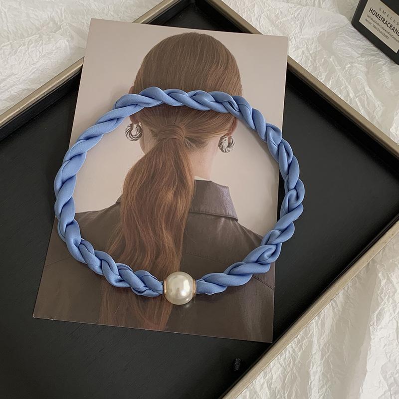 Pearl Necklace Twist Silk Scarf High-end Neck Protection Scarf with Shirt Magnetic Silk Scarf Simple Scarf Collarbone Chain