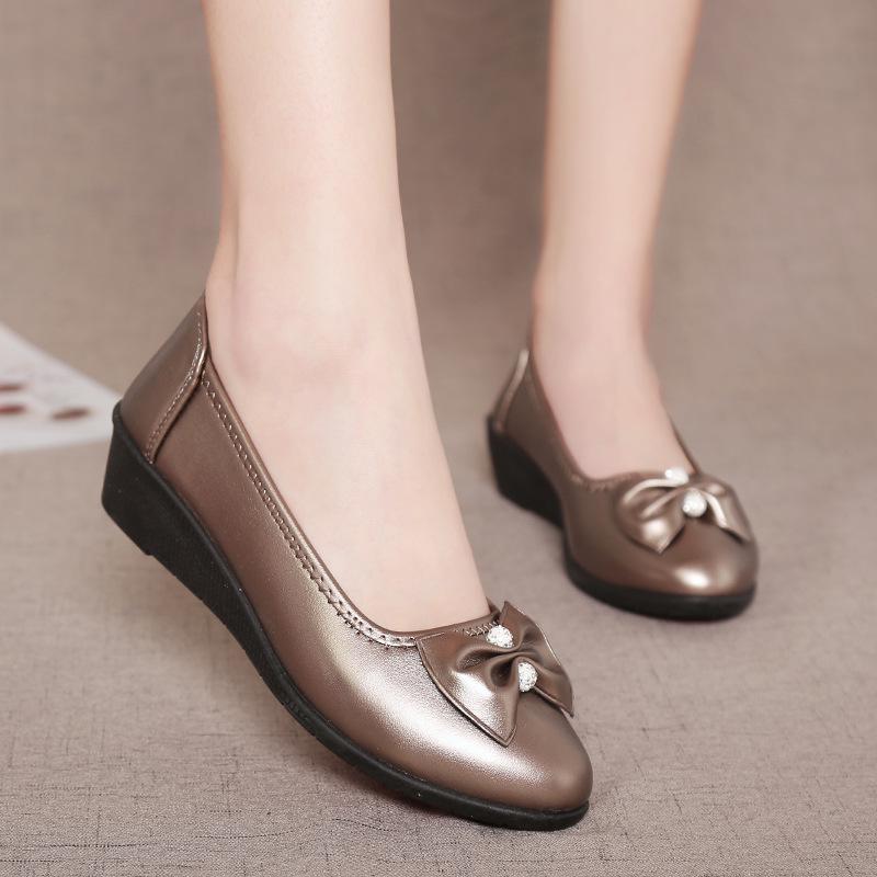 Модная женская обувь Женские туфли на плоской подошве Высококачественные замшевые туфли без застежек Острый носок Резиновые женские туфли на плоской подошве Балетки Horsebit Лоферы