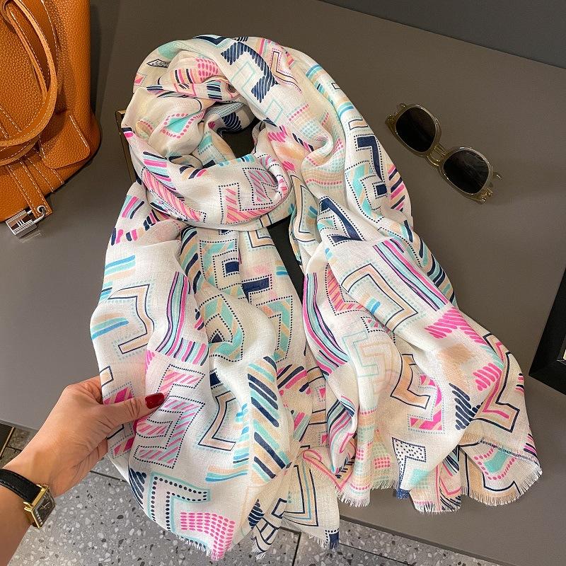 Designer Brand Women Scarf Classical Print Lady Shawls Cotton Feeling Soft Oversize Hijabs Neck Headband Tassel Foulard