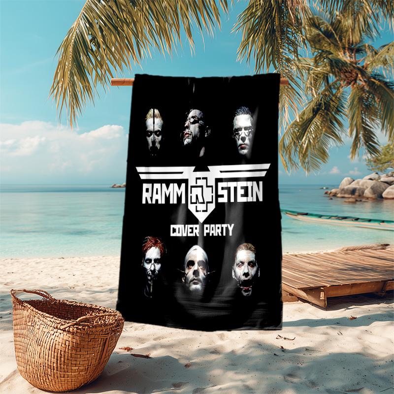 Тилль Линдеманн, вокалист немецкой хэви-метал рок-группы Rammstein, отпуск на природе, кемпинг, пляж, шарф, декоративное одеяло F22