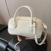 Популярная в этом году модная нишевая маленькая квадратная сумка для ношения в руке женская 2025 весенняя новинка простая на плечо трендовая повседневная сумка женская