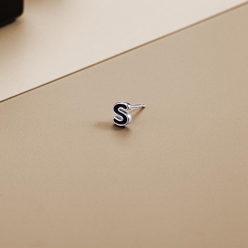 Серьги-алфавиты Banyan Tree S925 из серебра с черным клеем — модные, простые, унисекс, стильные, одиночные.