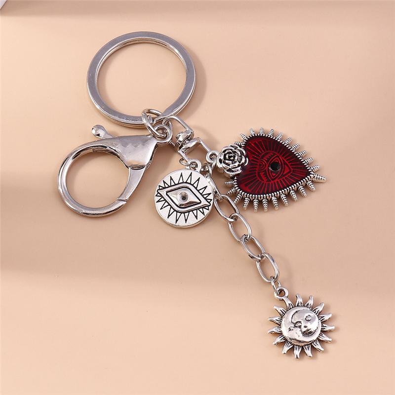 Retro Metal Gothic Love Heart Keychain Charms Steampunk Key Rings Pendant for Women Men Bag Decor DIY Jewelry Gift