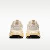 Nike Vomero 18 Comfortable Running Shoes Women's Beige