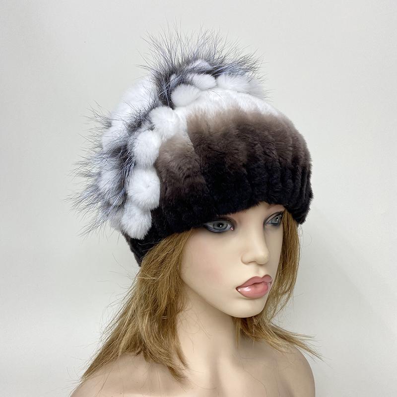 Сохраняйте уют этой зимой с нашей женской шапкой из кроличьего меха, модной и теплой