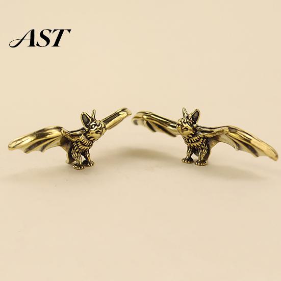 Gothic Style Living Room Accessory Brass Bat Figurines, Vintage Copper Flying Statue, Collectible Mini Animal Nostalgic Replica Ornament