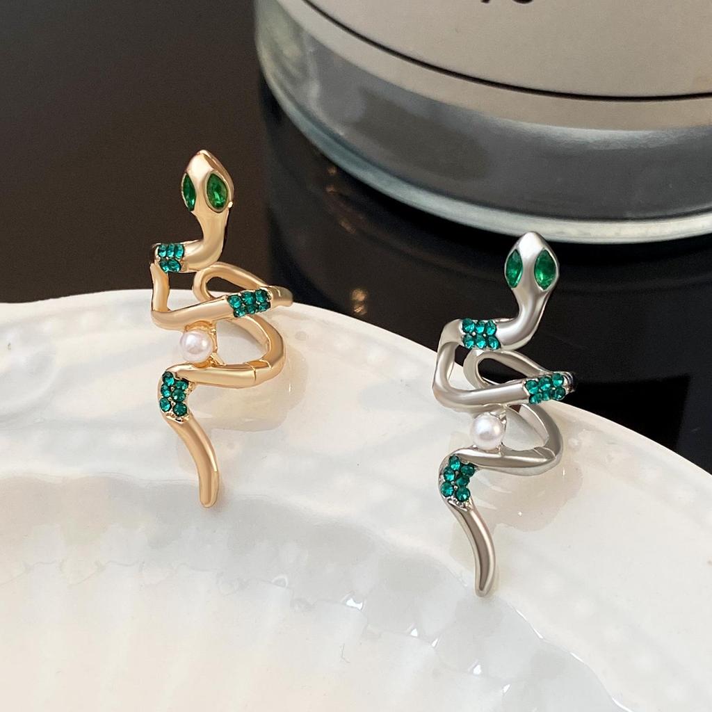 Элегантные серьги-клипсы в виде змеи с бриллиантами - без прокола, минималистичная мода, нишевый дизайн