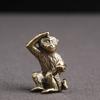 Pure Brass Spirit Monkey Picking Peaches Sculpture Home Decor Accessories Bronze Monkey Figurines Miniatures Desk Decor Tea Pet