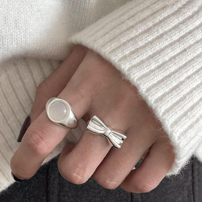 Шикарное геометрическое кольцо-узел-бабочка из белого агата для женщин с регулируемым размером