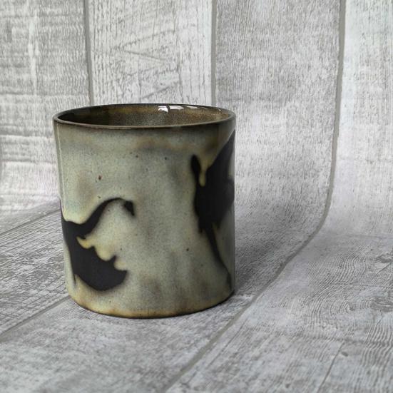 Кружка с рисунком пылающего дракона объемом 350 мл, эргономичная ручка, молочно-желтая глазурь, кружка, расписанная вручную, керамическая посуда для питья с драконом