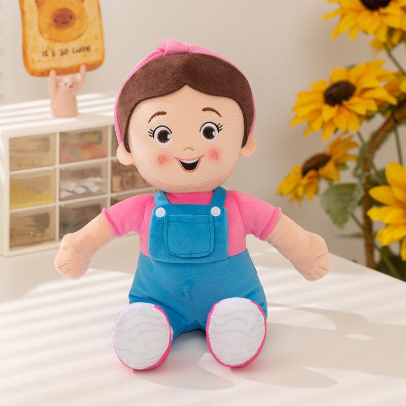 Плюшевая игрушка Кавайная кукла-девочка Розовый бант Синий комбинезон Сидячая поза Мягкий плюш Ограниченный стиль Коллекционная фигурка для коллекции и демонстрации