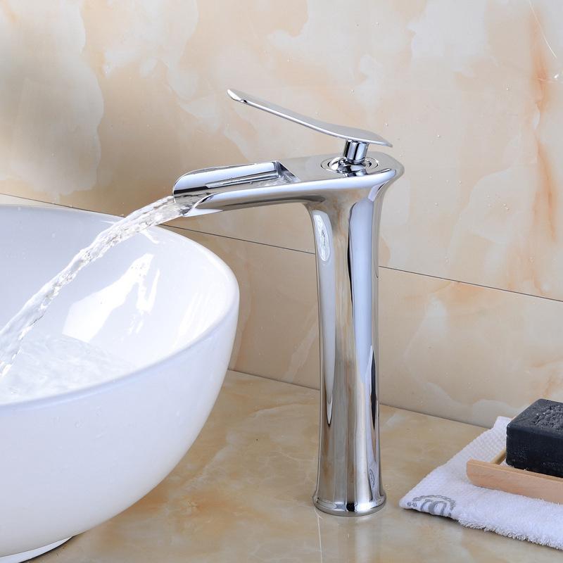 Медный ретро-смеситель для раковины с водопадом и одним отверстием над столешницей под столешницей Ретро-смеситель для горячей и холодной воды