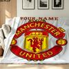 1 шт. Фланелевое одеяло с узором и возможностью кастомизации имени Manchester United F. Подходит для всех сезонов. Для домашнего декора. Тепло и уют. Подарки. Праздничный подарок.