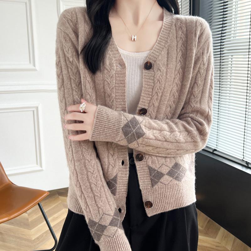 Women's V-Neck Oversized Cable Knit Color Block Cardigan - Casual Long Sleeve Wool Sweater